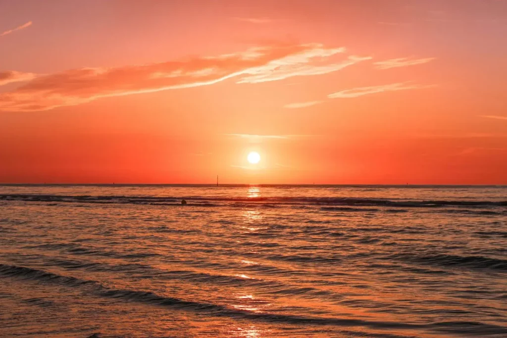 Coucher de soleil sur la mer, symbole d'apaisement